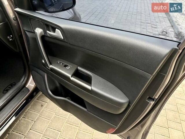 Коричневий Кіа Sportage, об'ємом двигуна 1.59 л та пробігом 53 тис. км за 13900 $, фото 44 на Automoto.ua