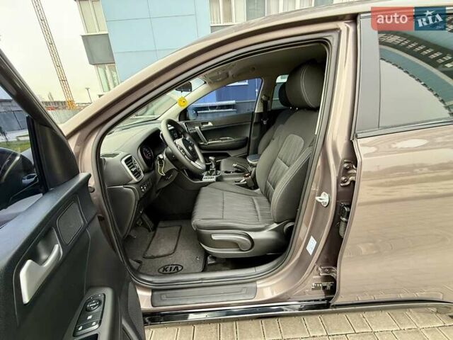 Коричневий Кіа Sportage, об'ємом двигуна 1.59 л та пробігом 53 тис. км за 13900 $, фото 32 на Automoto.ua