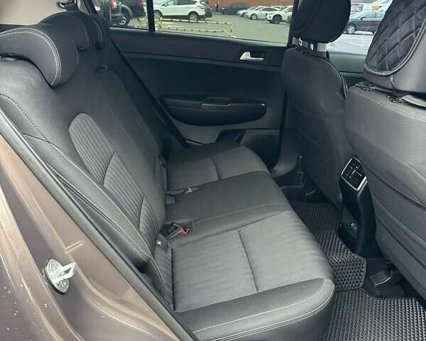 Коричневий Кіа Sportage, об'ємом двигуна 1.59 л та пробігом 64 тис. км за 18950 $, фото 12 на Automoto.ua