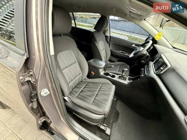 Коричневий Кіа Sportage, об'ємом двигуна 1.59 л та пробігом 53 тис. км за 13900 $, фото 47 на Automoto.ua