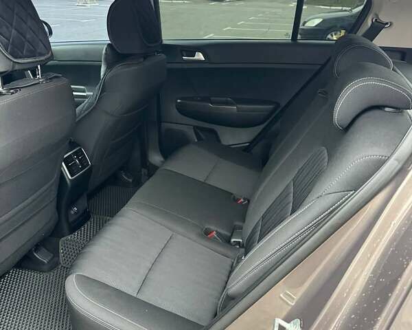 Коричневий Кіа Sportage, об'ємом двигуна 1.59 л та пробігом 64 тис. км за 18950 $, фото 11 на Automoto.ua