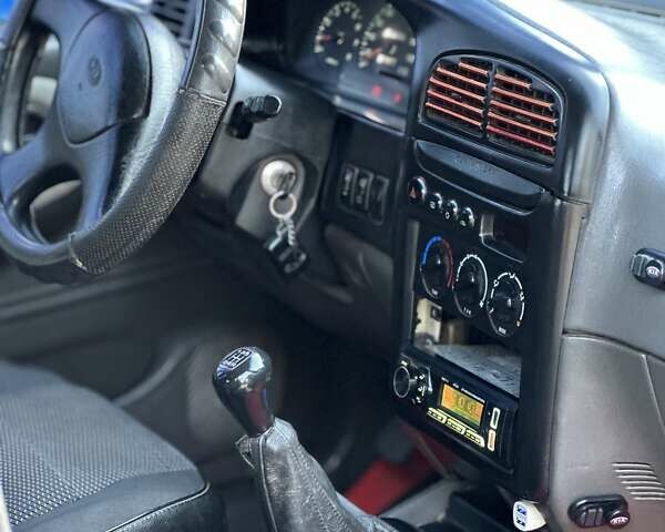 Красный Киа Sportage, объемом двигателя 2 л и пробегом 350 тыс. км за 2999 $, фото 14 на Automoto.ua