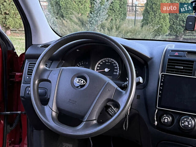 Червоний Кіа Sportage, об'ємом двигуна 2 л та пробігом 300 тис. км за 5999 $, фото 37 на Automoto.ua