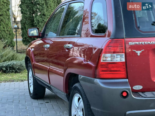 Червоний Кіа Sportage, об'ємом двигуна 2 л та пробігом 300 тис. км за 5999 $, фото 25 на Automoto.ua