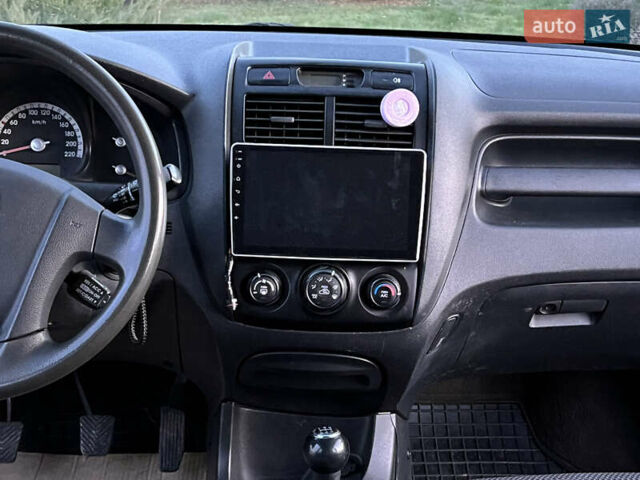 Червоний Кіа Sportage, об'ємом двигуна 2 л та пробігом 300 тис. км за 5999 $, фото 36 на Automoto.ua