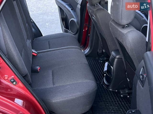 Червоний Кіа Sportage, об'ємом двигуна 2 л та пробігом 300 тис. км за 5999 $, фото 33 на Automoto.ua