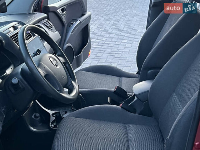 Червоний Кіа Sportage, об'ємом двигуна 2 л та пробігом 300 тис. км за 5999 $, фото 27 на Automoto.ua