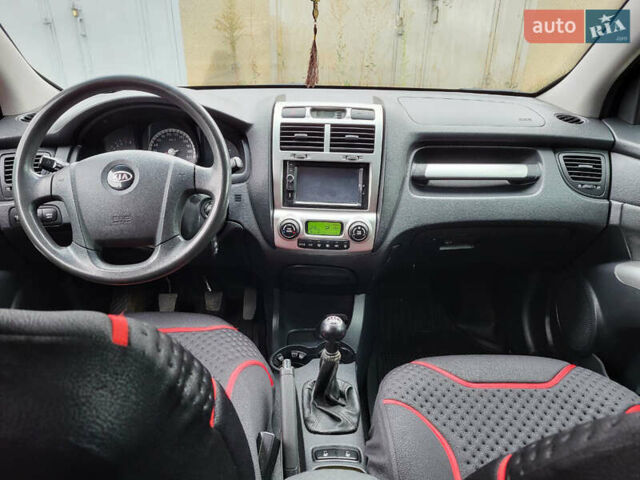 Красный Киа Sportage, объемом двигателя 1.98 л и пробегом 226 тыс. км за 7400 $, фото 11 на Automoto.ua