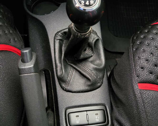 Красный Киа Sportage, объемом двигателя 1.98 л и пробегом 226 тыс. км за 7400 $, фото 9 на Automoto.ua