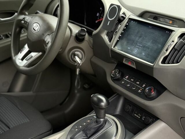 Красный Киа Sportage, объемом двигателя 2.4 л и пробегом 280 тыс. км за 9700 $, фото 6 на Automoto.ua