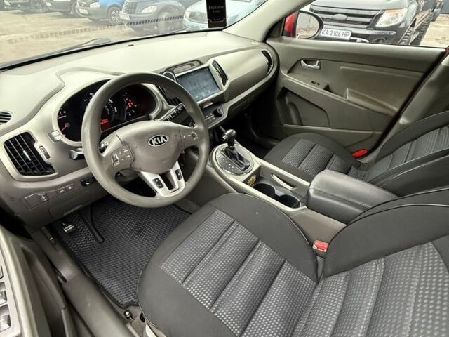 Красный Киа Sportage, объемом двигателя 2.4 л и пробегом 280 тыс. км за 9700 $, фото 9 на Automoto.ua