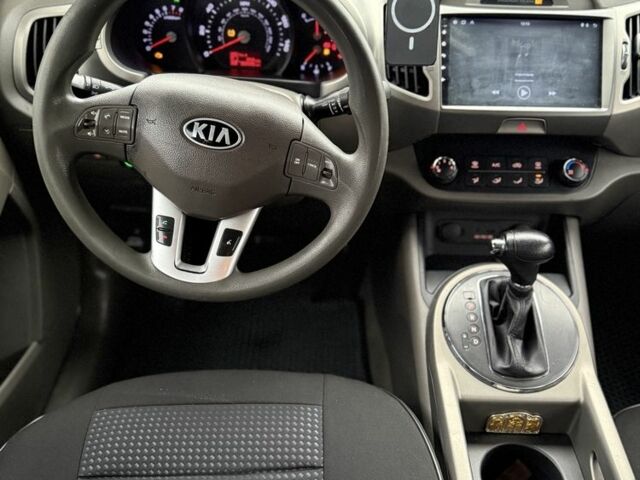 Красный Киа Sportage, объемом двигателя 2.4 л и пробегом 280 тыс. км за 9700 $, фото 8 на Automoto.ua