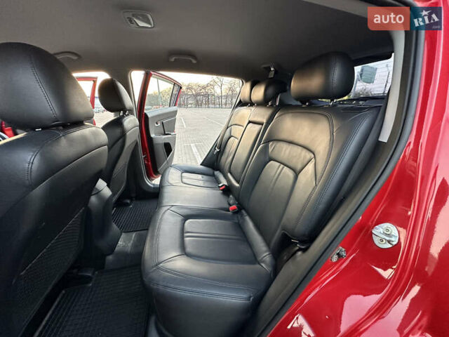 Червоний Кіа Sportage, об'ємом двигуна 2 л та пробігом 150 тис. км за 13500 $, фото 38 на Automoto.ua