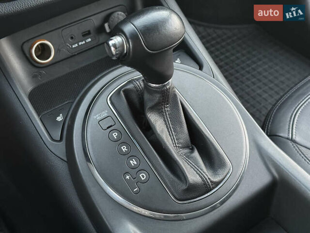 Червоний Кіа Sportage, об'ємом двигуна 2 л та пробігом 150 тис. км за 13500 $, фото 65 на Automoto.ua