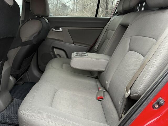 Красный Киа Sportage, объемом двигателя 2.4 л и пробегом 280 тыс. км за 9700 $, фото 10 на Automoto.ua