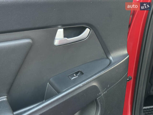 Червоний Кіа Sportage, об'ємом двигуна 2 л та пробігом 150 тис. км за 13500 $, фото 37 на Automoto.ua