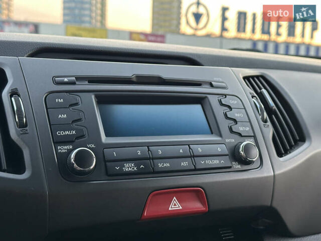 Червоний Кіа Sportage, об'ємом двигуна 2 л та пробігом 150 тис. км за 13500 $, фото 63 на Automoto.ua