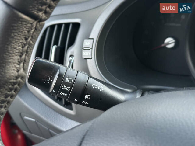 Червоний Кіа Sportage, об'ємом двигуна 2 л та пробігом 150 тис. км за 13500 $, фото 61 на Automoto.ua