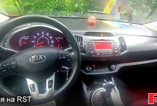 Красный Киа Sportage, объемом двигателя 2.4 л и пробегом 300 тыс. км за 10500 $, фото 12 на Automoto.ua