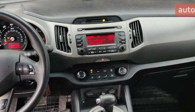 Красный Киа Sportage, объемом двигателя 2.4 л и пробегом 120 тыс. км за 13000 $, фото 3 на Automoto.ua