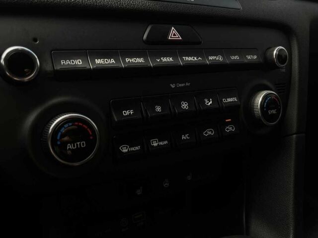 Красный Киа Sportage, объемом двигателя 2.4 л и пробегом 155 тыс. км за 16800 $, фото 13 на Automoto.ua