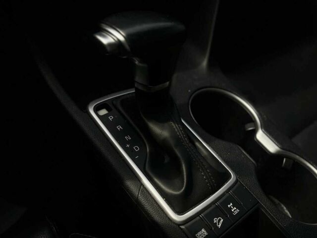 Красный Киа Sportage, объемом двигателя 2.4 л и пробегом 155 тыс. км за 16800 $, фото 18 на Automoto.ua