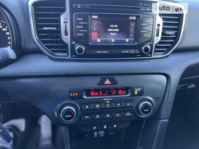 Красный Киа Sportage, объемом двигателя 2 л и пробегом 130 тыс. км за 19300 $, фото 20 на Automoto.ua