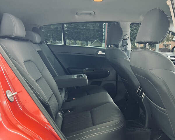 Красный Киа Sportage, объемом двигателя 1.69 л и пробегом 152 тыс. км за 16750 $, фото 31 на Automoto.ua