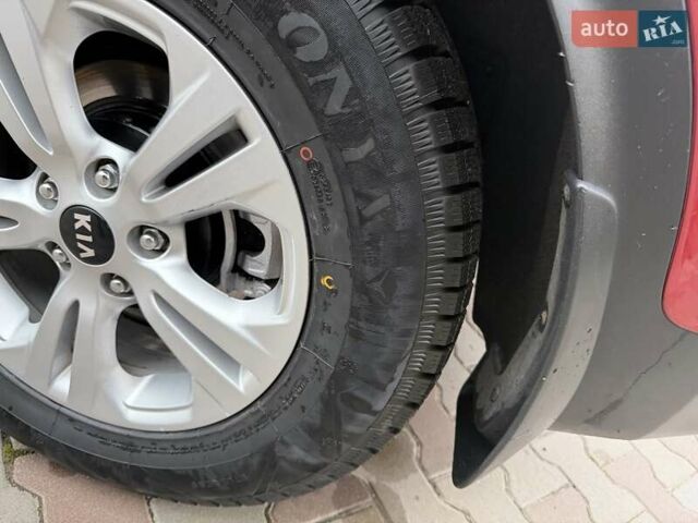 Красный Киа Sportage, объемом двигателя 2 л и пробегом 110 тыс. км за 17600 $, фото 2 на Automoto.ua