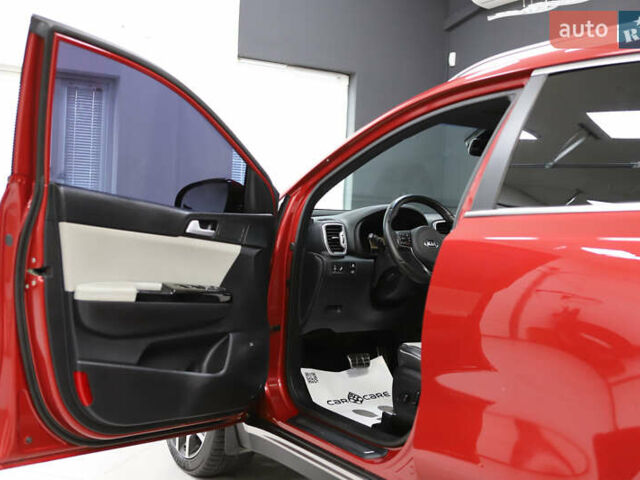 Красный Киа Sportage, объемом двигателя 2 л и пробегом 144 тыс. км за 21800 $, фото 60 на Automoto.ua