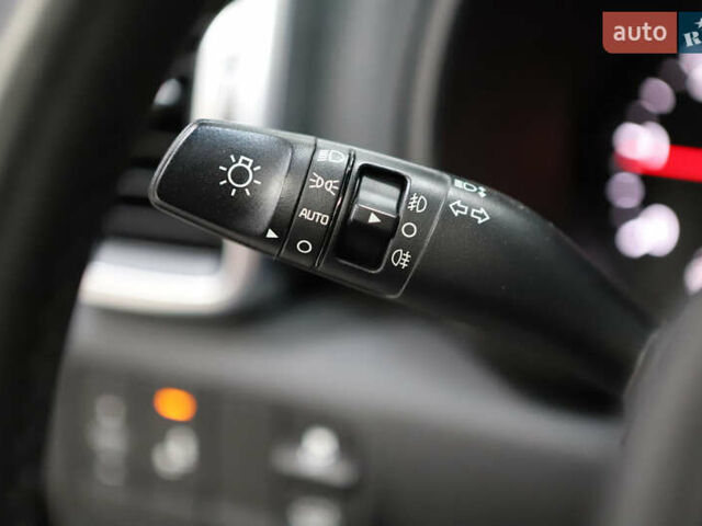 Красный Киа Sportage, объемом двигателя 2 л и пробегом 144 тыс. км за 21800 $, фото 72 на Automoto.ua