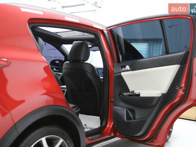 Красный Киа Sportage, объемом двигателя 2 л и пробегом 144 тыс. км за 21800 $, фото 104 на Automoto.ua