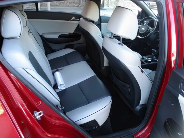 Киа Sportage 2017 в Львове на Automoto.ua Красный Киа Sportage, объемом двигателя 2 л и пробегом 57 тыс. км за 3400 $, фото 12 на Automoto.ua