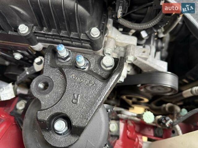 Червоний Кіа Sportage, об'ємом двигуна 2 л та пробігом 97 тис. км за 20700 $, фото 64 на Automoto.ua