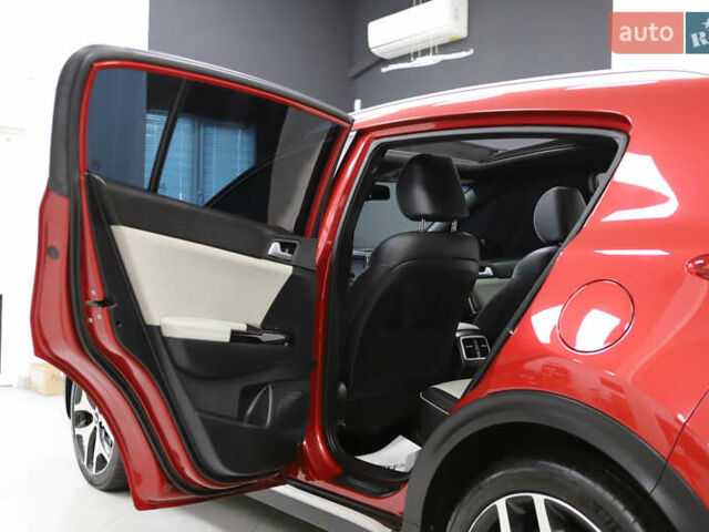 Красный Киа Sportage, объемом двигателя 2 л и пробегом 144 тыс. км за 21800 $, фото 94 на Automoto.ua