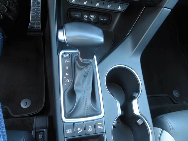 Киа Sportage 2017 в Львове на Automoto.ua Красный Киа Sportage, объемом двигателя 2 л и пробегом 57 тыс. км за 3400 $, фото 10 на Automoto.ua