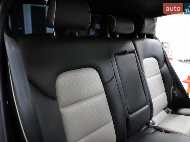 Красный Киа Sportage, объемом двигателя 2 л и пробегом 144 тыс. км за 21800 $, фото 112 на Automoto.ua