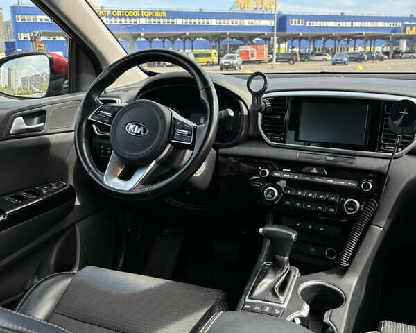 Киа Sportage 2018 в Киеве на Automoto.ua Красный Киа Sportage, объемом двигателя 2 л и пробегом 115 тыс. км за 23000 $, фото 5 на Automoto.ua