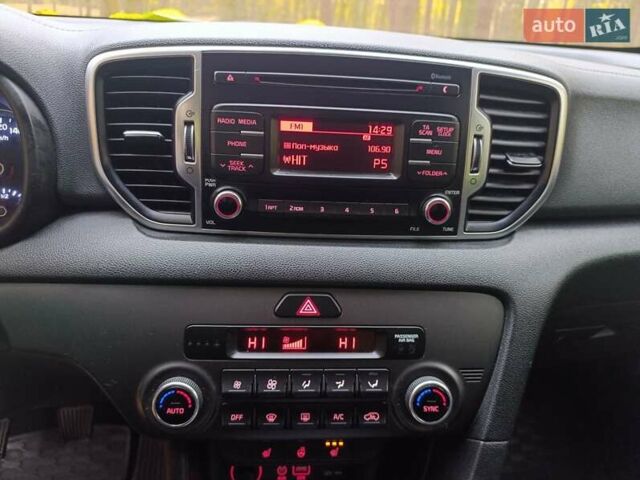 Красный Киа Sportage, объемом двигателя 1.7 л и пробегом 161 тыс. км за 15000 $, фото 13 на Automoto.ua