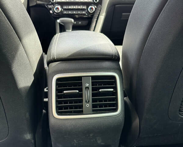 Киа Sportage 2018 в Киеве на Automoto.ua Красный Киа Sportage, объемом двигателя 2 л и пробегом 115 тыс. км за 23000 $, фото 3 на Automoto.ua