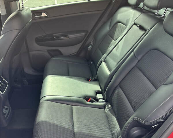 Киа Sportage 2018 в Киеве на Automoto.ua Красный Киа Sportage, объемом двигателя 2 л и пробегом 115 тыс. км за 23000 $, фото 7 на Automoto.ua