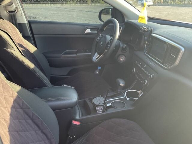 Красный Киа Sportage, объемом двигателя 1.6 л и пробегом 62 тыс. км за 18900 $, фото 5 на Automoto.ua