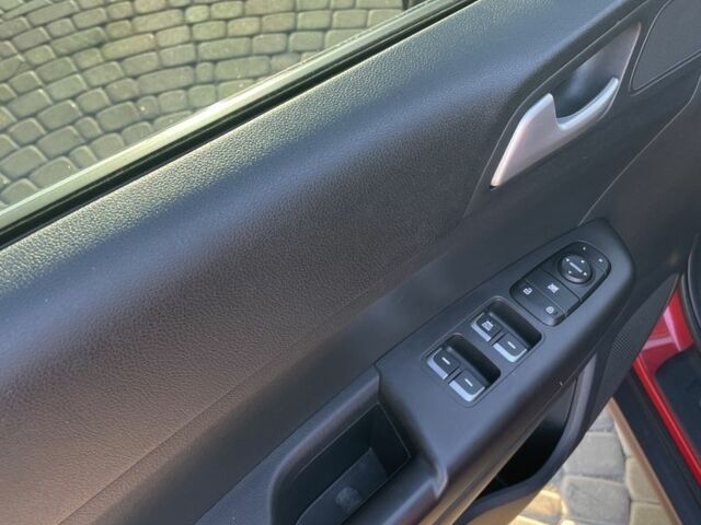 Красный Киа Sportage, объемом двигателя 1.6 л и пробегом 62 тыс. км за 18900 $, фото 10 на Automoto.ua