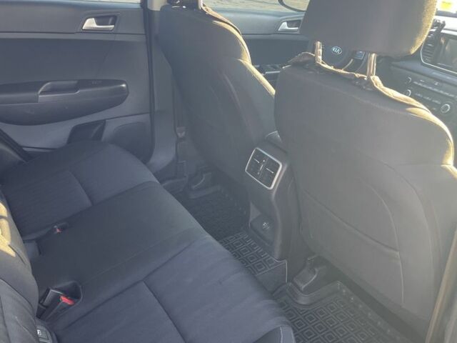 Красный Киа Sportage, объемом двигателя 1.6 л и пробегом 62 тыс. км за 18900 $, фото 7 на Automoto.ua