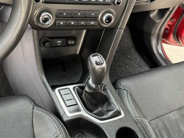 Красный Киа Sportage, объемом двигателя 0 л и пробегом 135 тыс. км за 16100 $, фото 5 на Automoto.ua