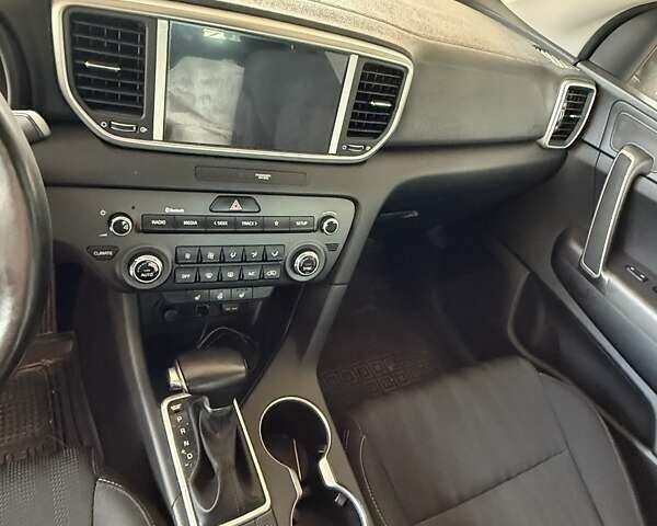 Червоний Кіа Sportage, об'ємом двигуна 1.59 л та пробігом 62 тис. км за 19000 $, фото 10 на Automoto.ua