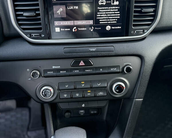 Красный Киа Sportage, объемом двигателя 1.59 л и пробегом 20 тыс. км за 19200 $, фото 19 на Automoto.ua