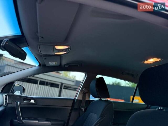 Киа Sportage 2021 в Киеве на Automoto.ua Красный Киа Sportage, объемом двигателя 1.59 л и пробегом 81 тыс. км за 18400 $, фото 24 на Automoto.ua