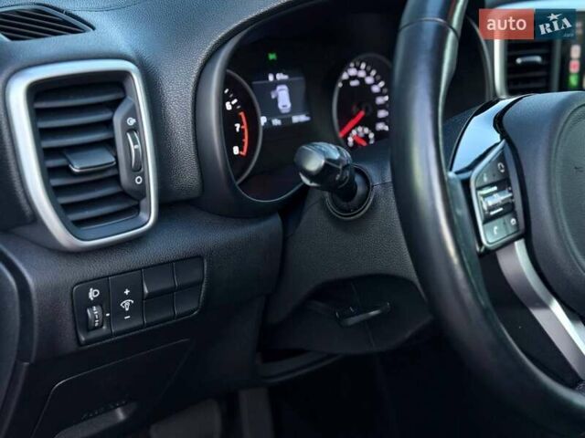 Киа Sportage 2021 в Киеве на Automoto.ua Красный Киа Sportage, объемом двигателя 1.59 л и пробегом 81 тыс. км за 18400 $, фото 20 на Automoto.ua