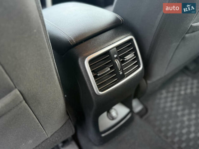 Красный Киа Sportage, объемом двигателя 1.59 л и пробегом 20 тыс. км за 19200 $, фото 30 на Automoto.ua